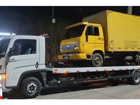 Reboque de Caminhões na Rua Engenheiro Oscar Americano